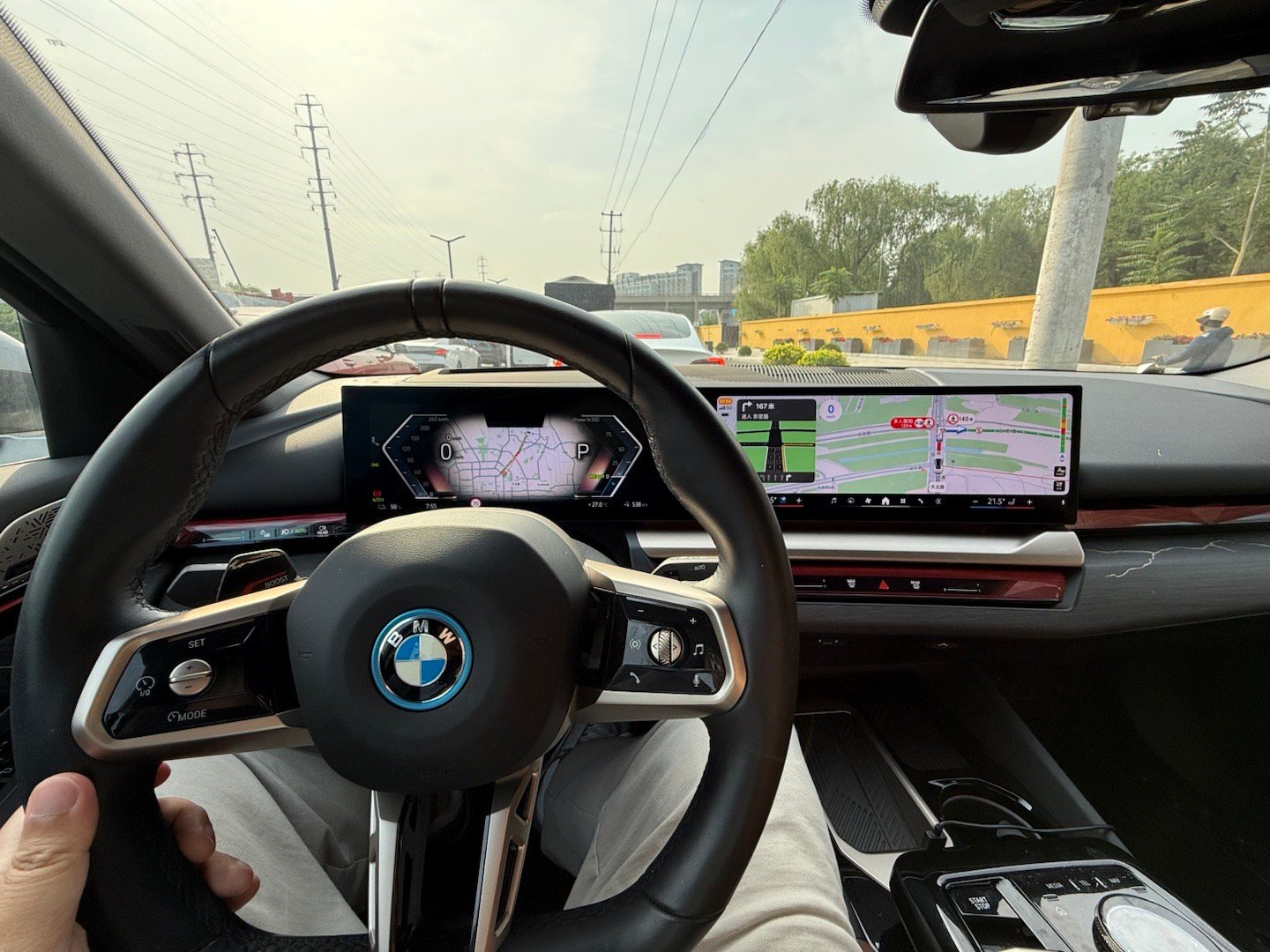 现在CarPlay的导航也能在仪表盘和hud上显示了，高级啊。 ​​​