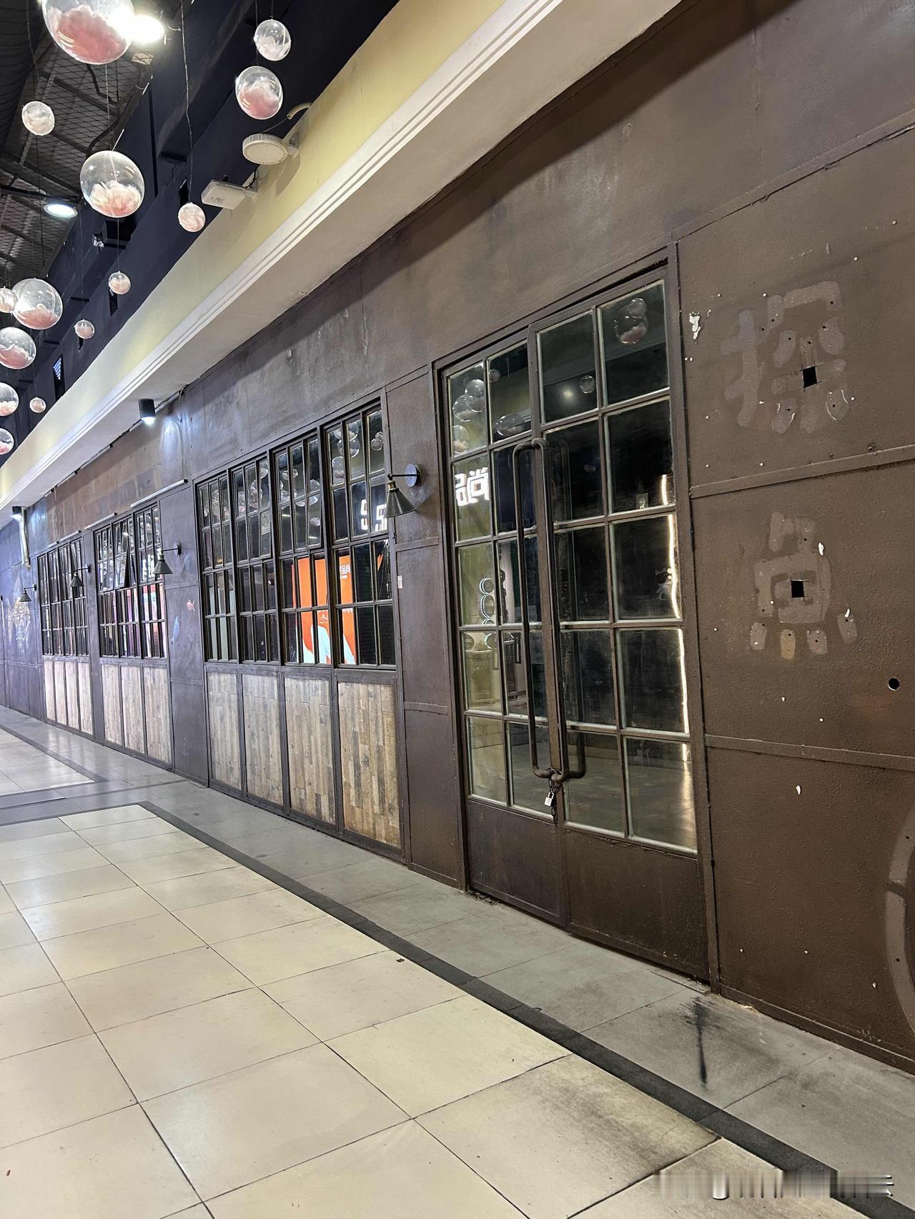 我看到一个说法，

人在什么时候可以单干，

那就是在一个人有闲钱的情况下，可以