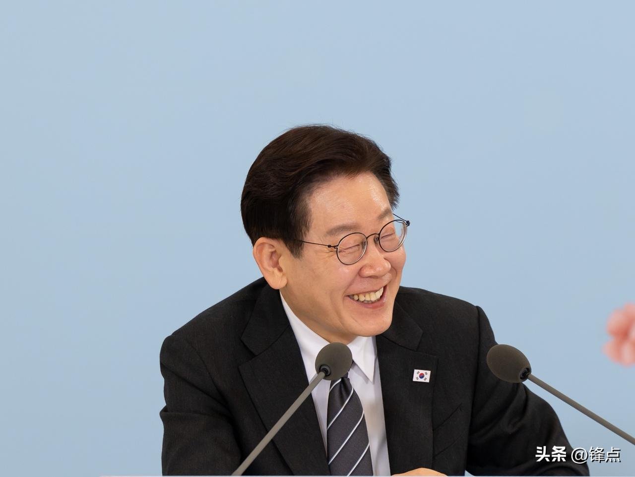 跨国毒枭朴旺烈被临时引渡回韩韩国，李在明发文感谢菲律宾总统。
 
2026年3月