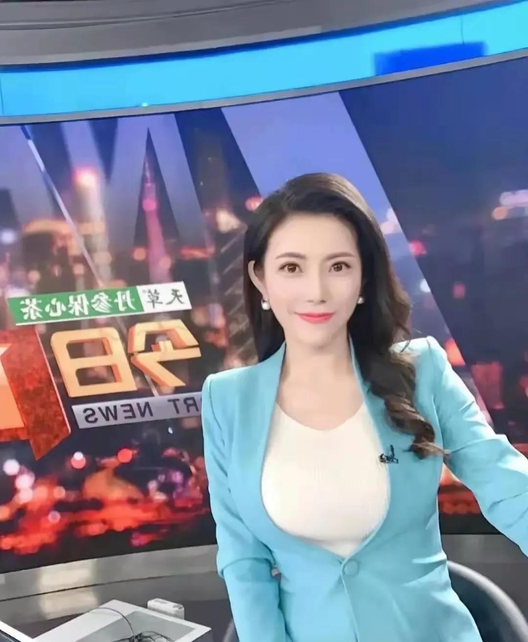 在财经界的璀璨星空下，有一位佳人，以