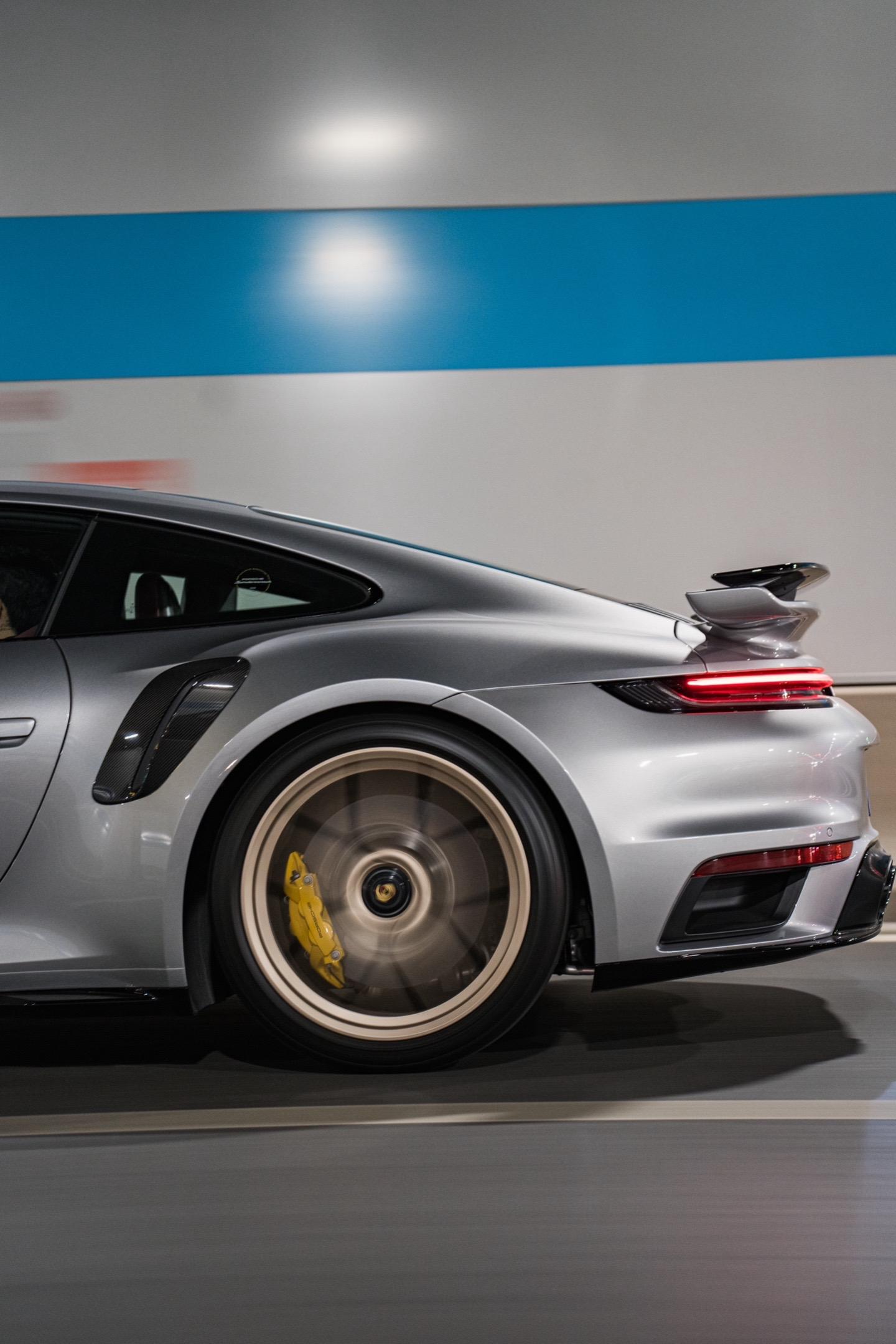 Turbo S.替你们体验过了，马路上别聊闲，老快了