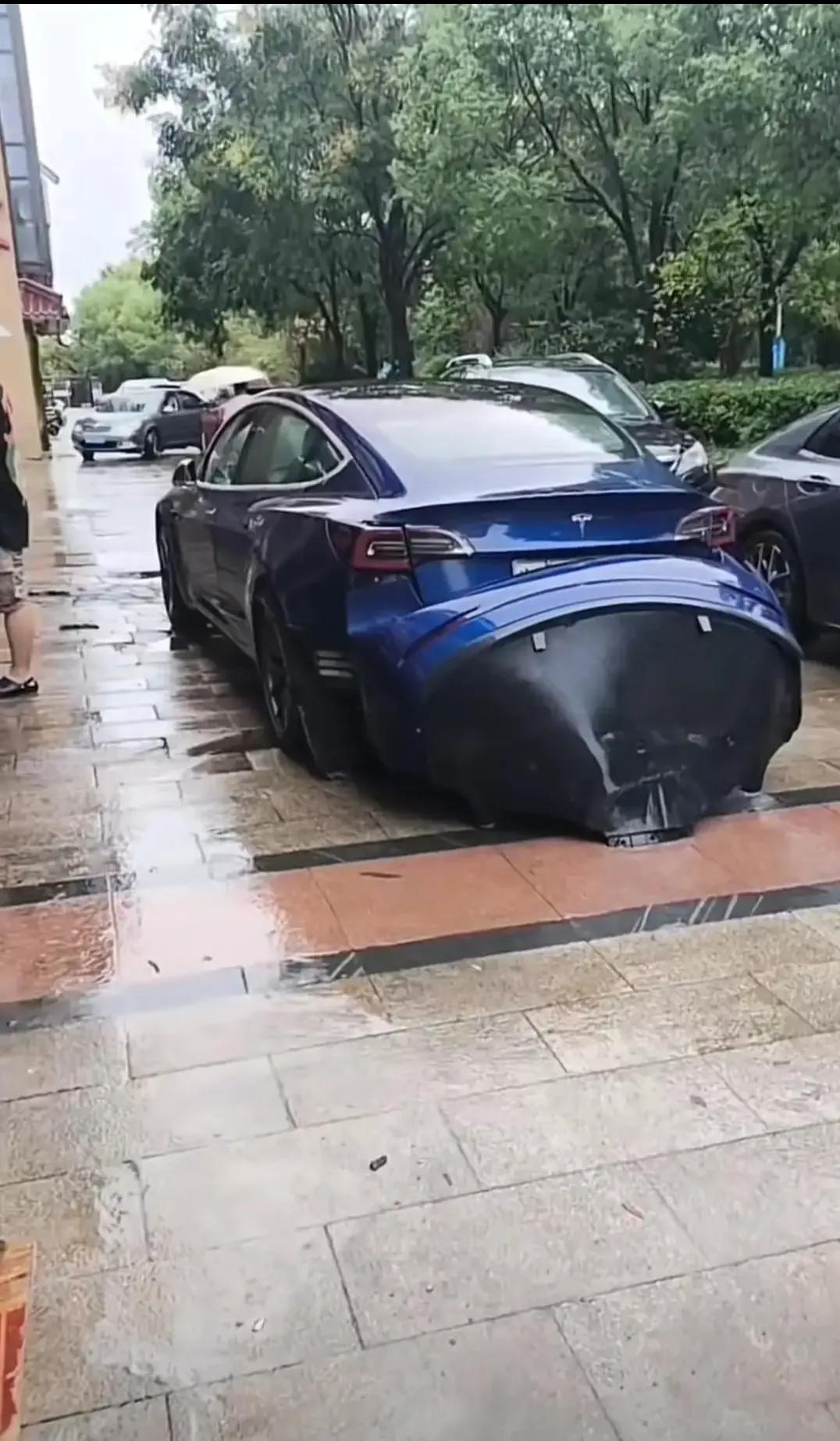 这是特斯拉  拉啦？？？？