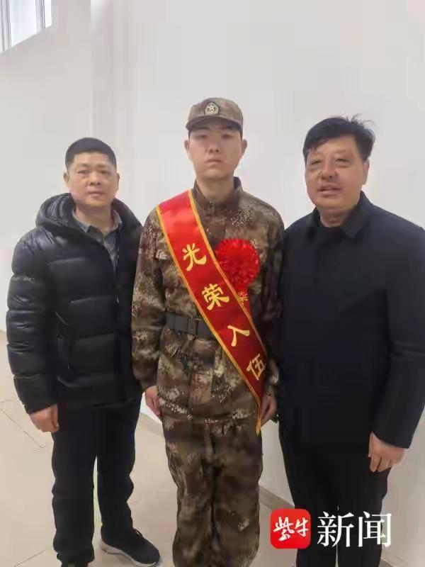 完整榜单
文凭待发先开证明，小伙终圆从军梦

“没有文凭，连报名都成问题。”这是