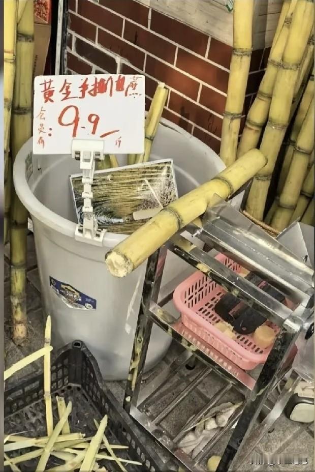 上海，一男子在水果店买了根甘蔗，结账时，竟被告知要91元！由于已经削皮，男子只能