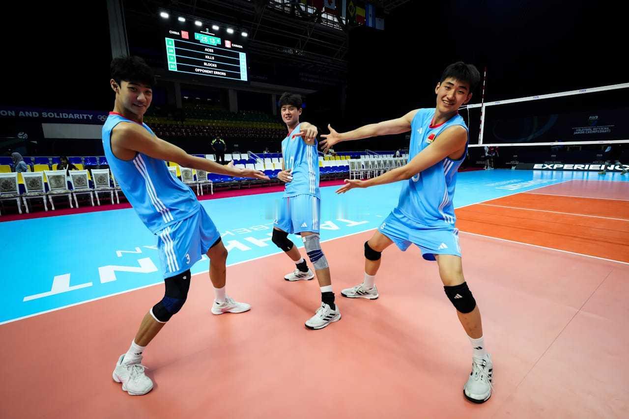 合照三人组新图[围观]清松带你看排球2025年u19男排世锦赛 ​​​