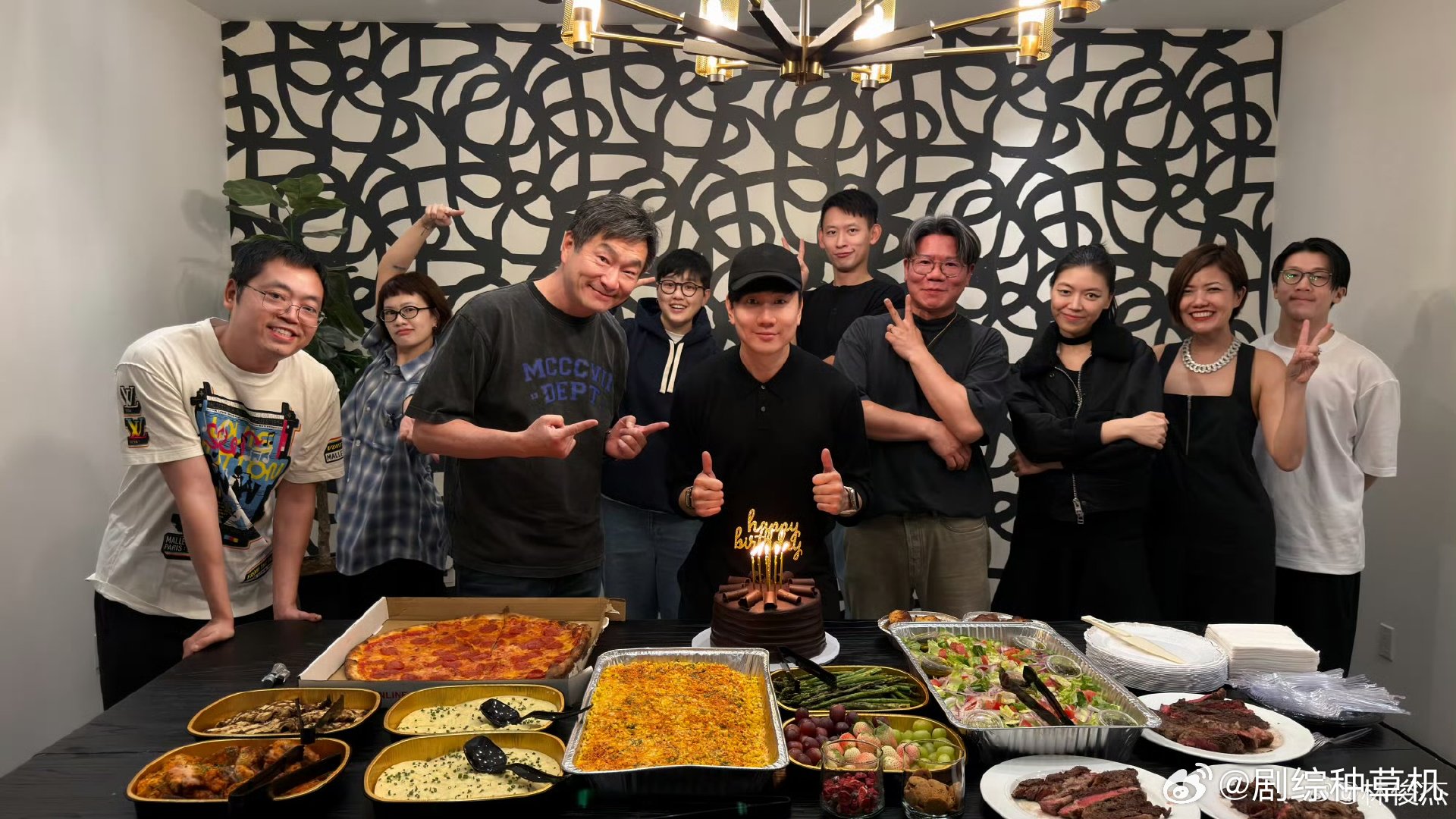 林俊杰生日合照没有七七 七七疑似缺席林俊杰生日聚会 七七疑似缺席林俊杰生日聚会，