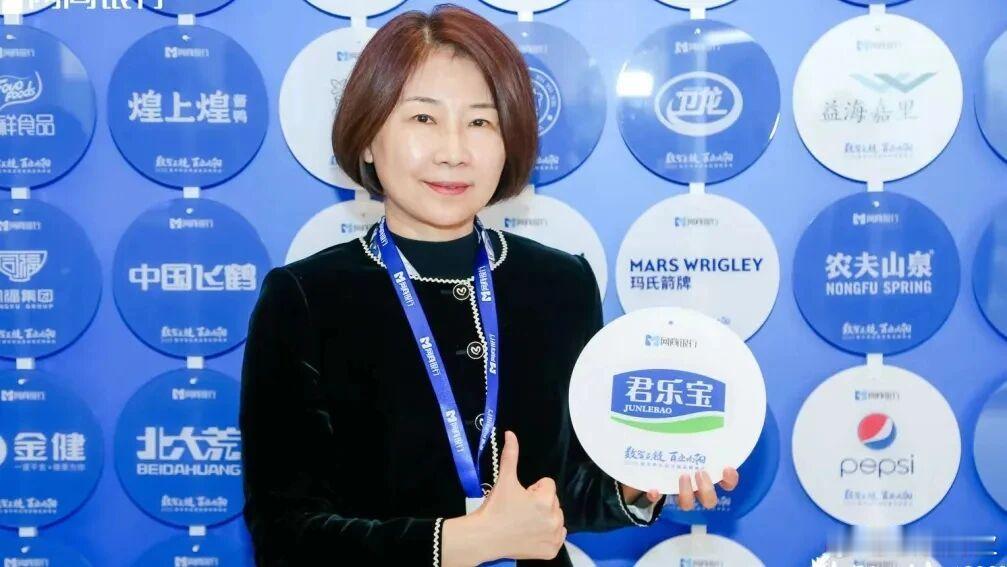 【蒙牛、汇源前CFO、450万年薪挖来的精英，能帮君乐宝在港股讲出什么新故事？】