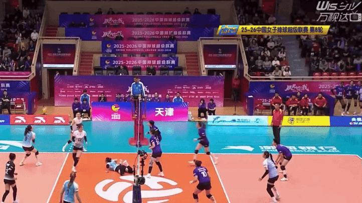 孟豆第三局23分那个球，为啥不给娜塔莉娅扣呢？杨艺那么好的垫调，还有快攻的掩护，