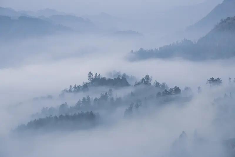 上联：观云观雾观云雾，诚邀下联下联：赏山赏水赏山水  
友友请出下联 友友请邀下