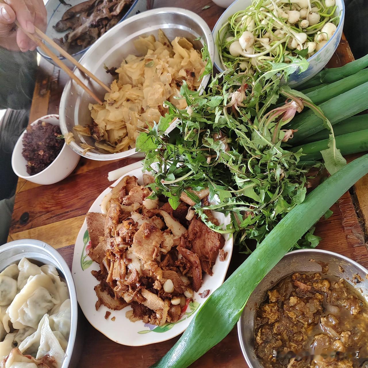 是不是东北人都爱这一口儿啊？？            一直特别爱吃家乡的野菜，自