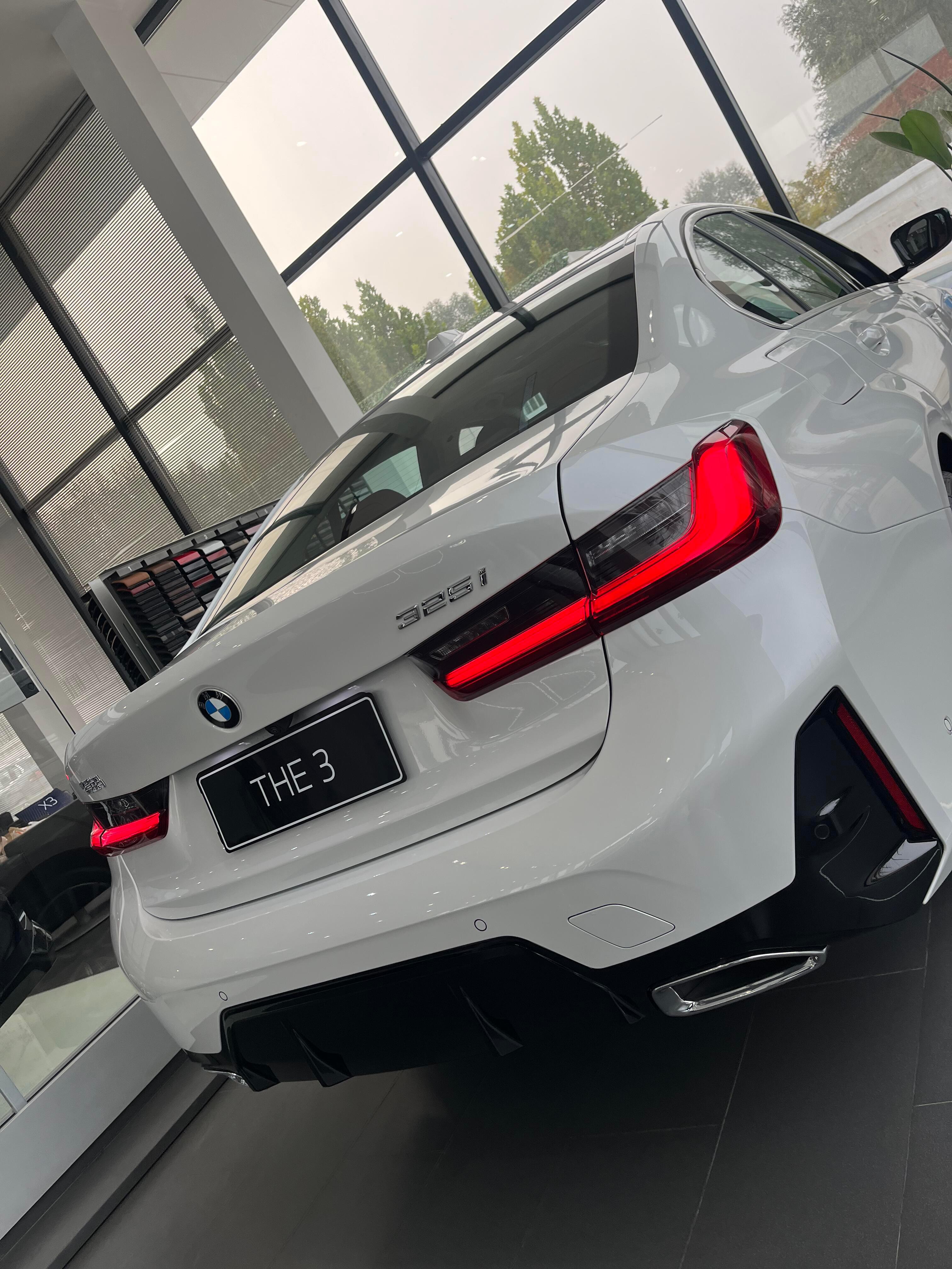 最便宜的宝马3系325iM运动套装指导价258000元优惠完全款裸车价19.6万