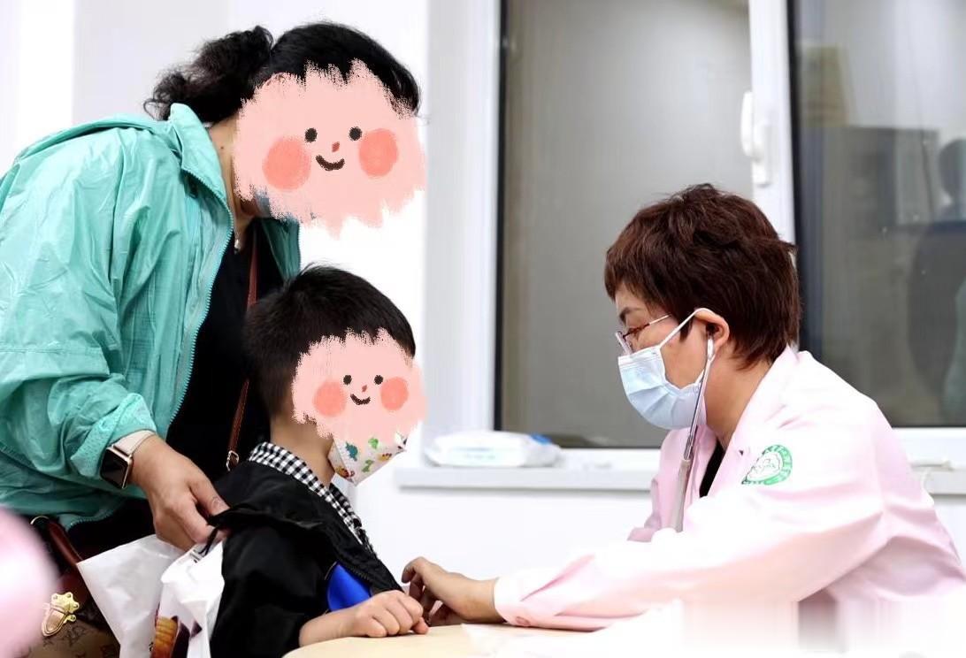 今天下午复诊了一个广东那边的孩子，男孩5岁半了，才103cm，矮小症，检查一切正