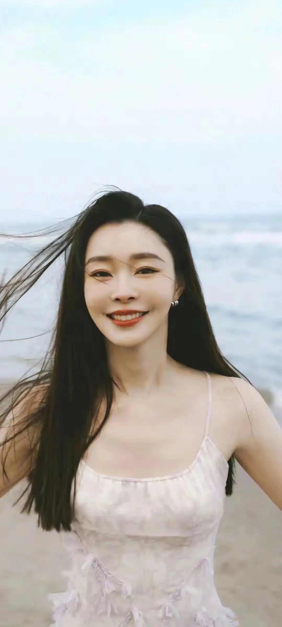 宋轶 | 海边大片写真！海风与美貌碰撞，魅力值拉满！