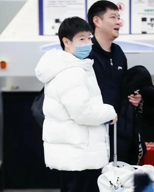 国乒出发多哈球星赛
北京时间1月7日，孙颖莎、陈梦、王曼昱等人出发卡塔尔参加球星