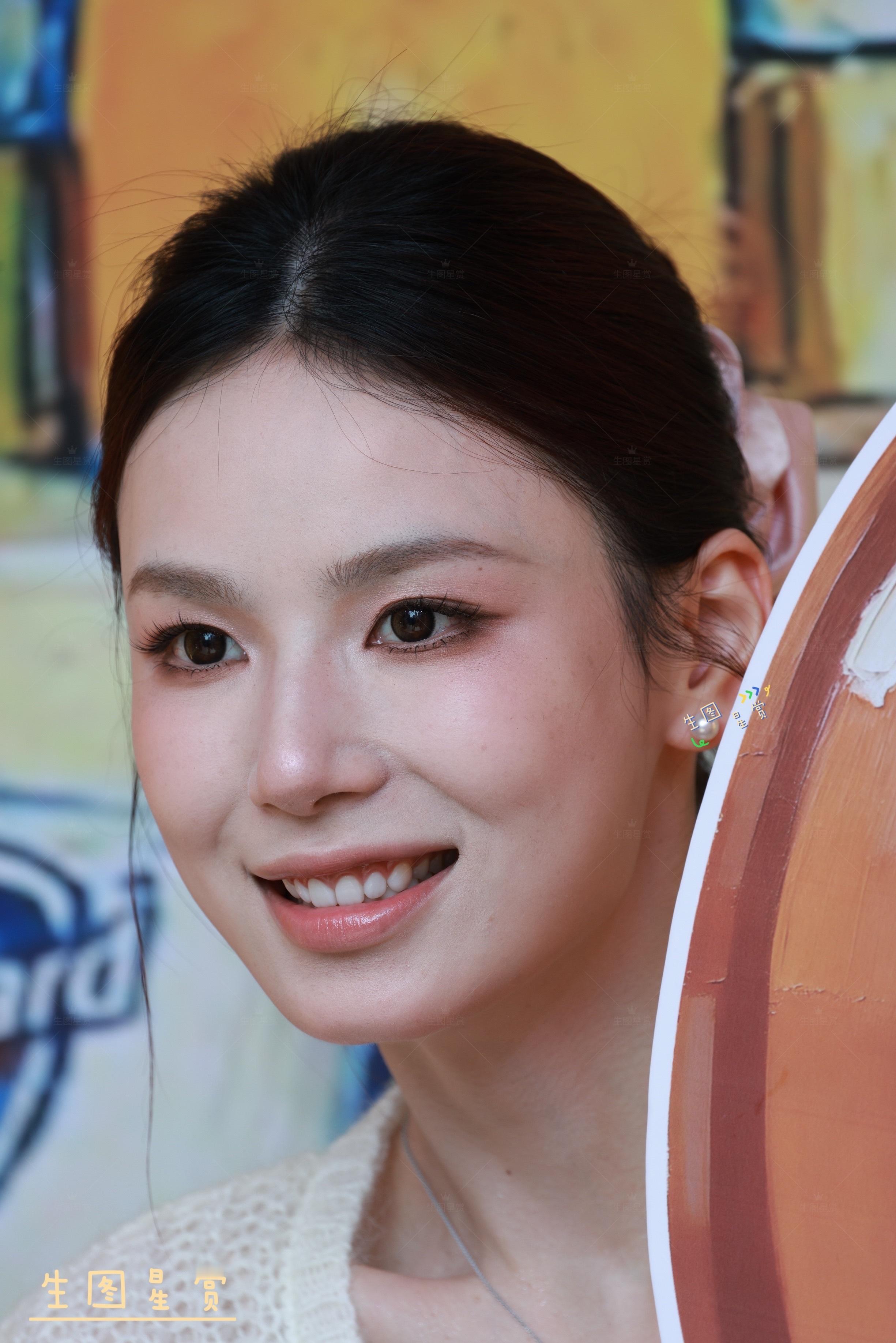 周小仙yoo  周芯竹舒肤佳一日店长清清爽爽美美了我的眼