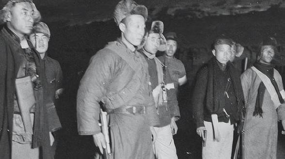 1941年，一千土匪硬刚8000日寇，聂荣臻得知后说：送500枚手榴弹  

“