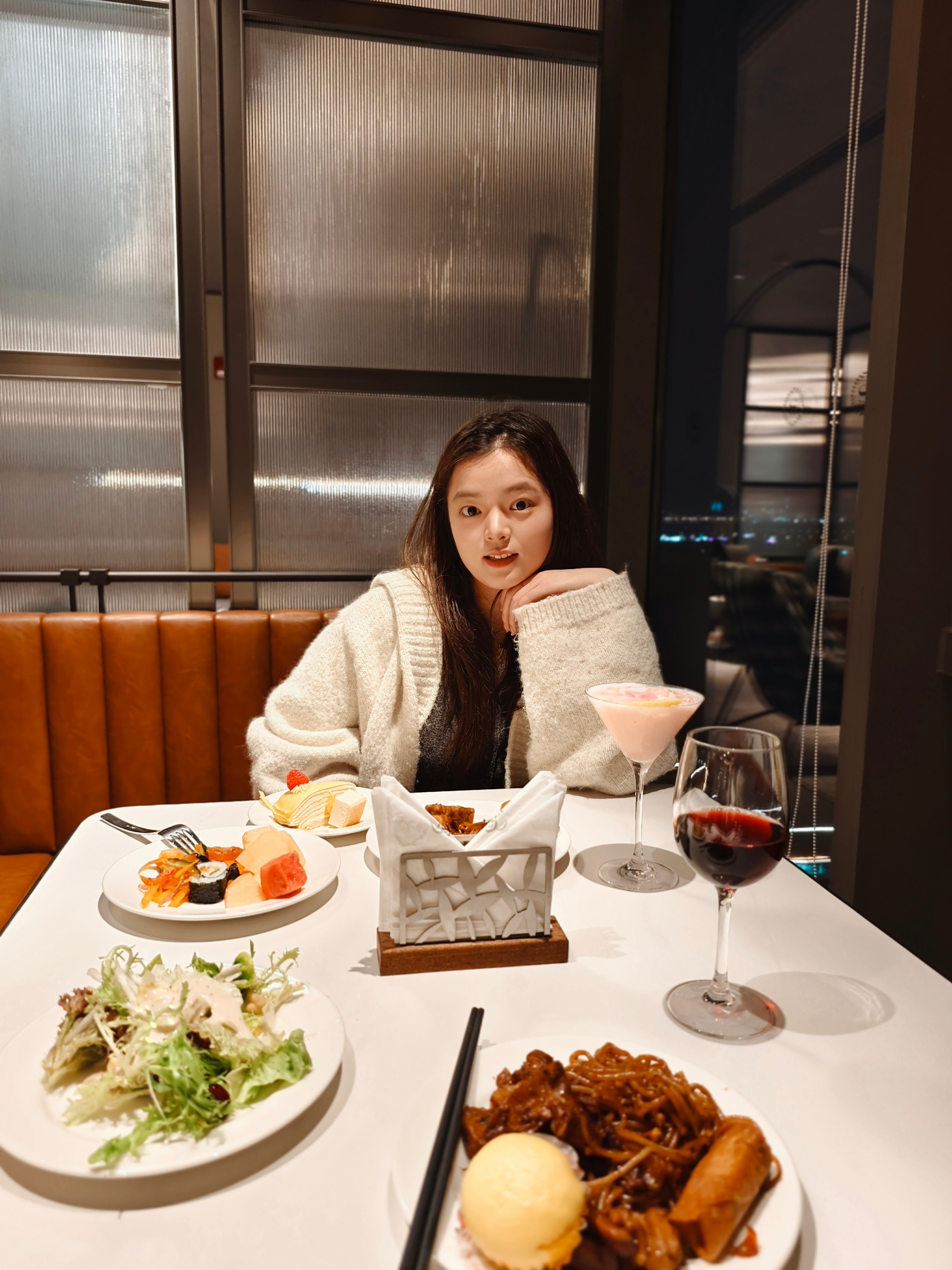 先在酒店垫吧垫吧晚上出去吃夜宵