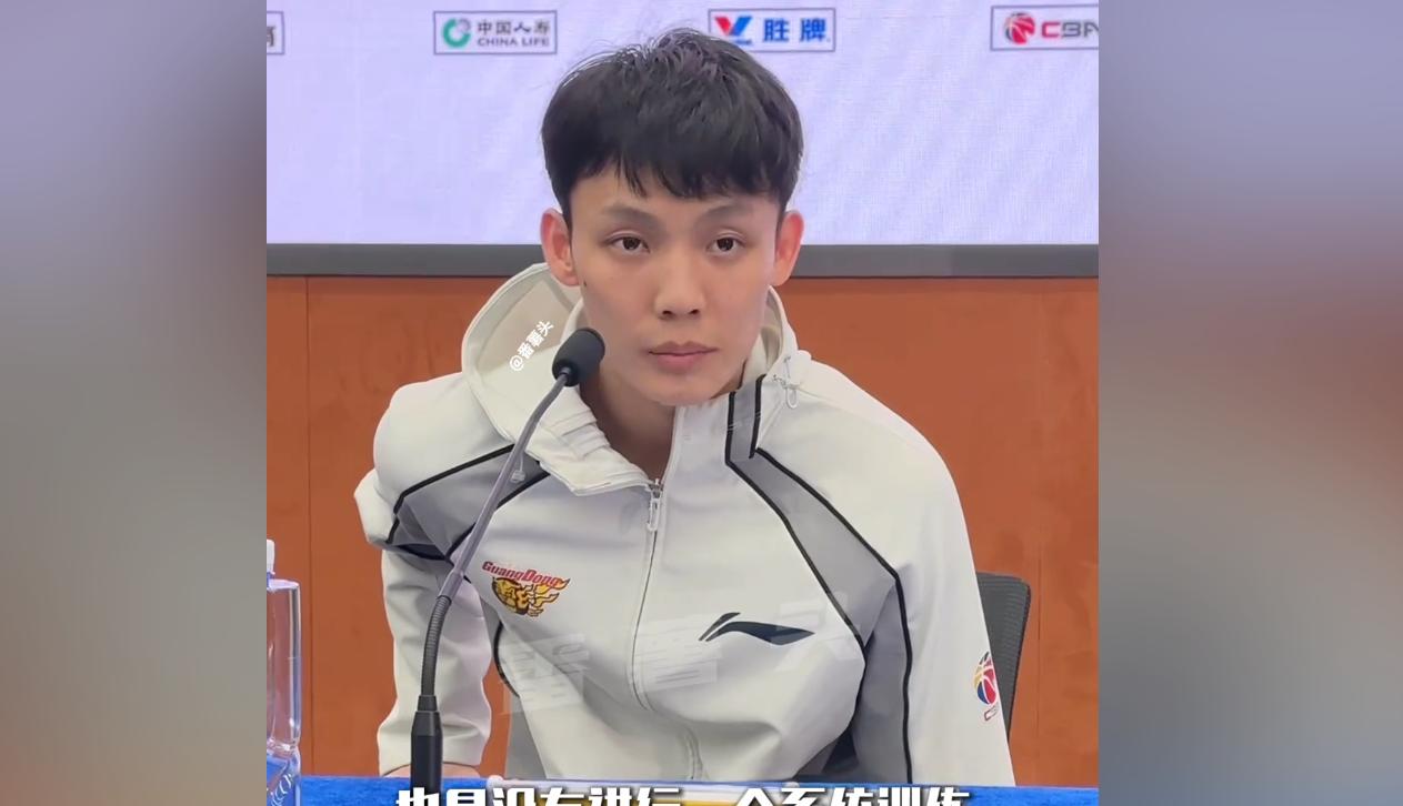 徐杰熬出头！

CBA官网更新球员注册名单，广东男篮方面已经有六位球员完成新赛季