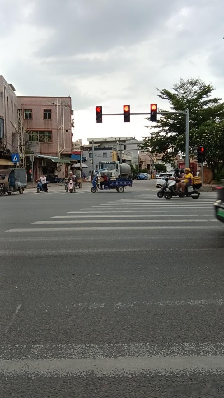 一直纠缠的话，
就会失去所有价值，
会变得卑微，
但不纠缠的话，
就会分开，
会
