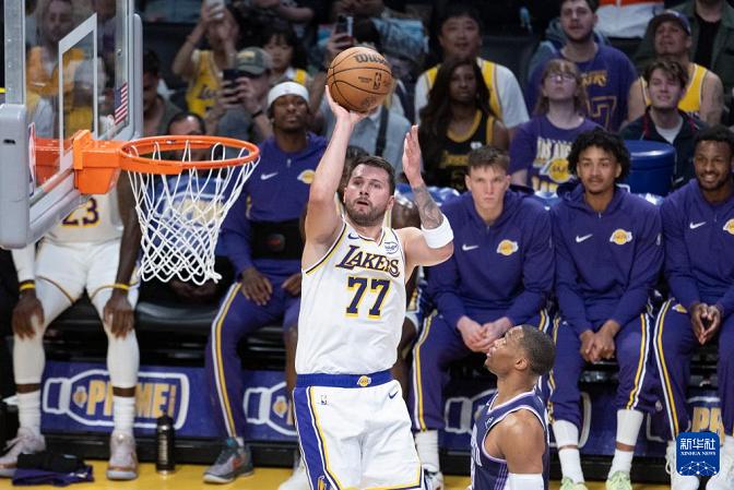 东契奇和鲍尔被评为本赛季第22周西部和东部联盟周最佳
 
24日消息， NBA官