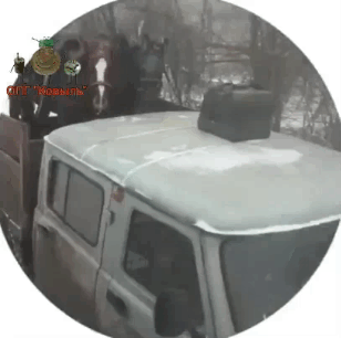 俄军正在将战马源源不断的送往前线，这既能解决机动问题，又能补给口粮，一举两得。乌