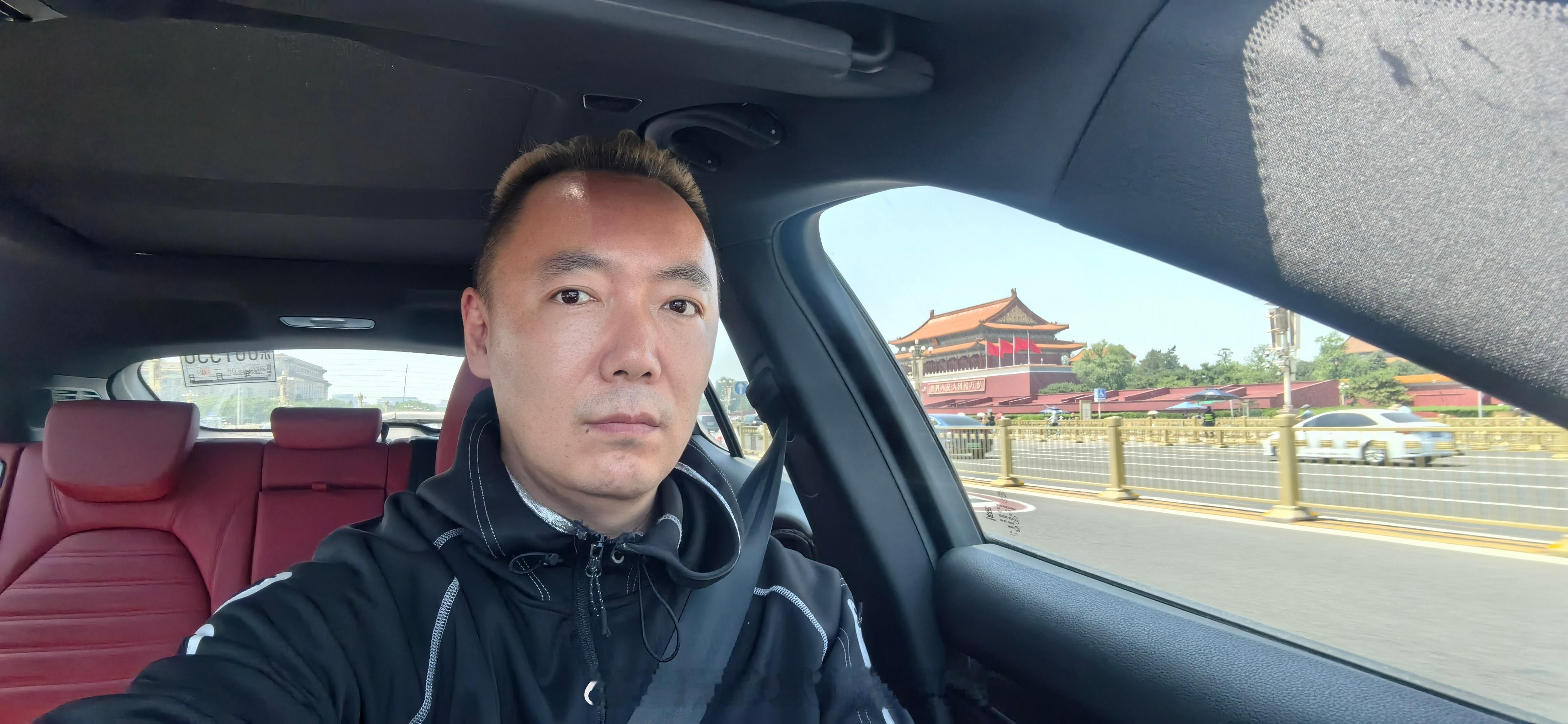 我手里那么多车，不是每辆都有开过天安门的机会。阿尔法罗密欧stelvio 的首次