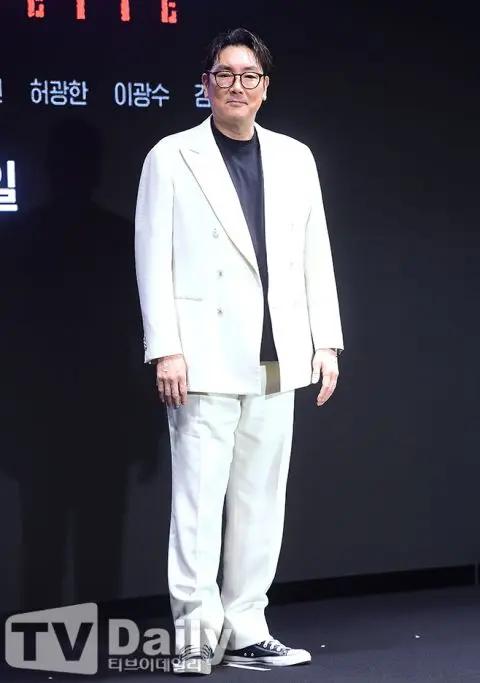 《第二个信号》播出亮起红灯！。赵震雄承认未成年犯罪、暴行、酒后驾驶，强烈否认性暴