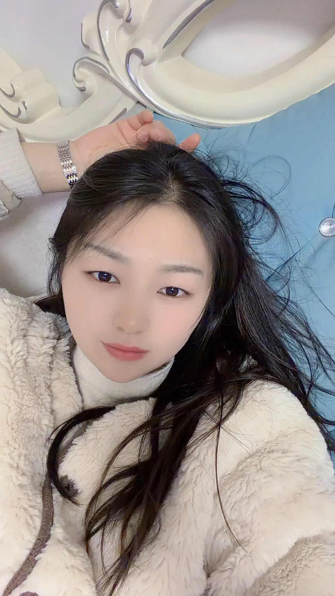 老歌依然好听，可是青春再也回不去了，时间带走了我千变万化的模样，我给自...