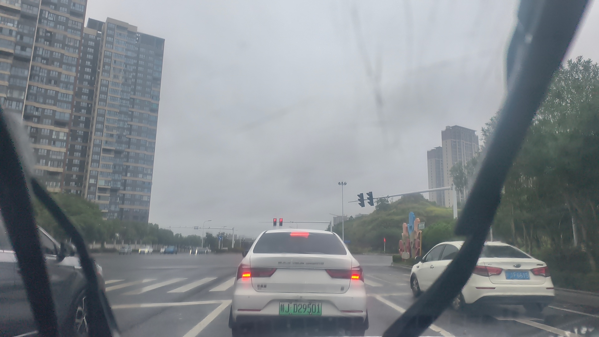别人都在上班了，我还在帮同事买早餐的路上