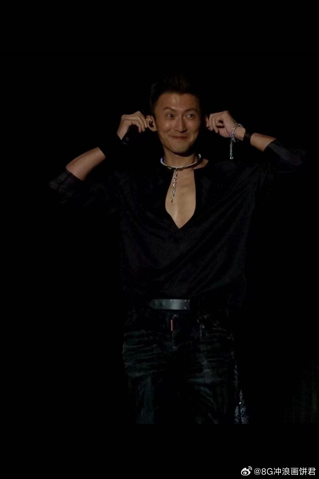 谢霆锋演唱会 为让设备进场，主动少卖几千张票。他不是在开演唱会，是在造一场梦。三