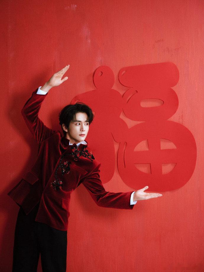 原来春晚没玩上魔术的是张新成 张新成的委屈藏不住了！没玩上邓男子的近景魔术，回家