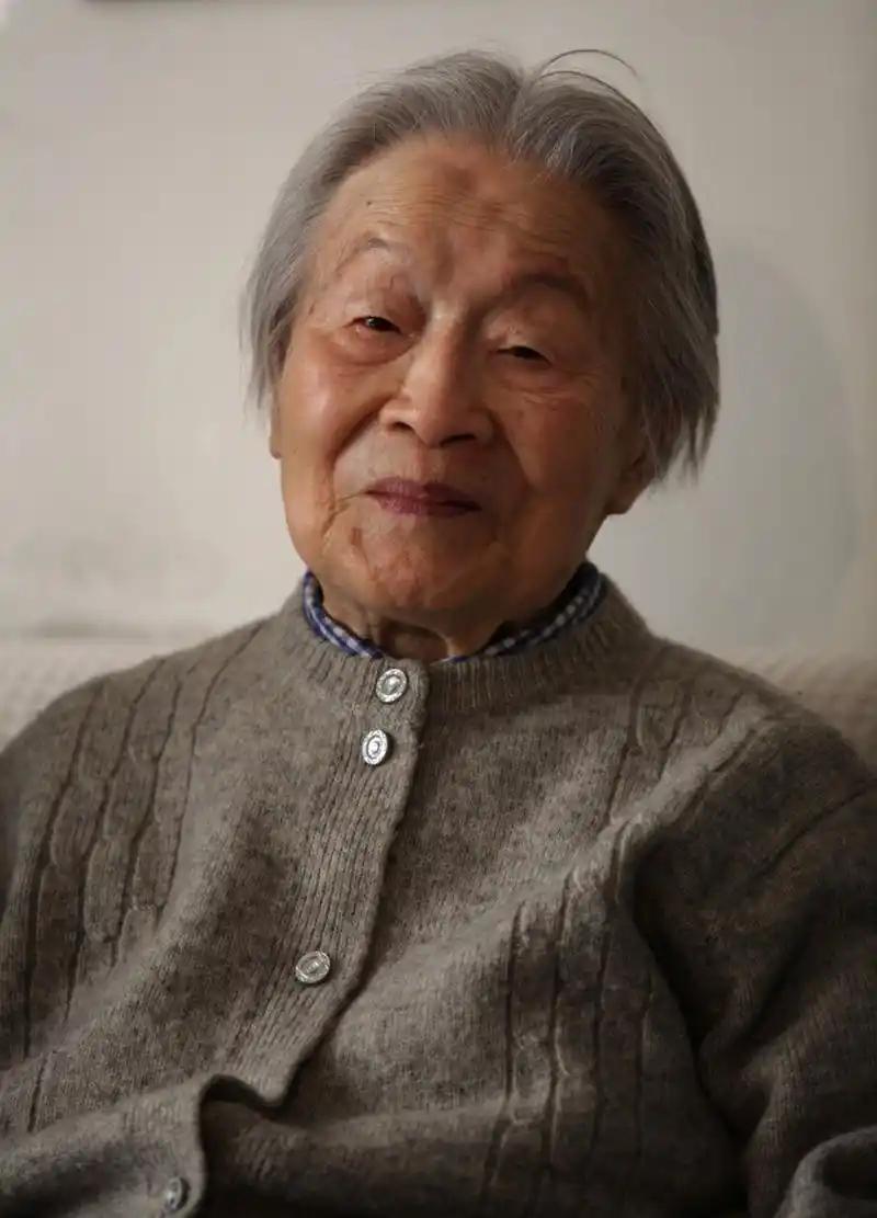 年龄大了，一定要知道：“人是碳基生物，可以吃饭，可以睡觉，还会死亡。随着年龄的增