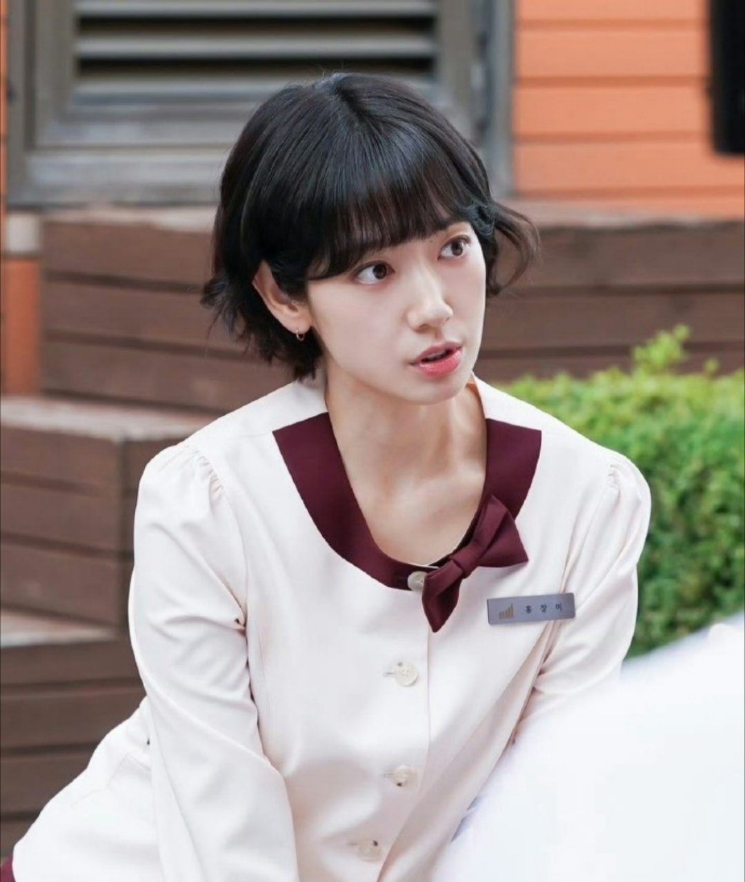 朴信惠老了好多不追求医美滤镜的朴信惠太圈粉！素颜怼脸路透能看到自然法令纹，却靠松