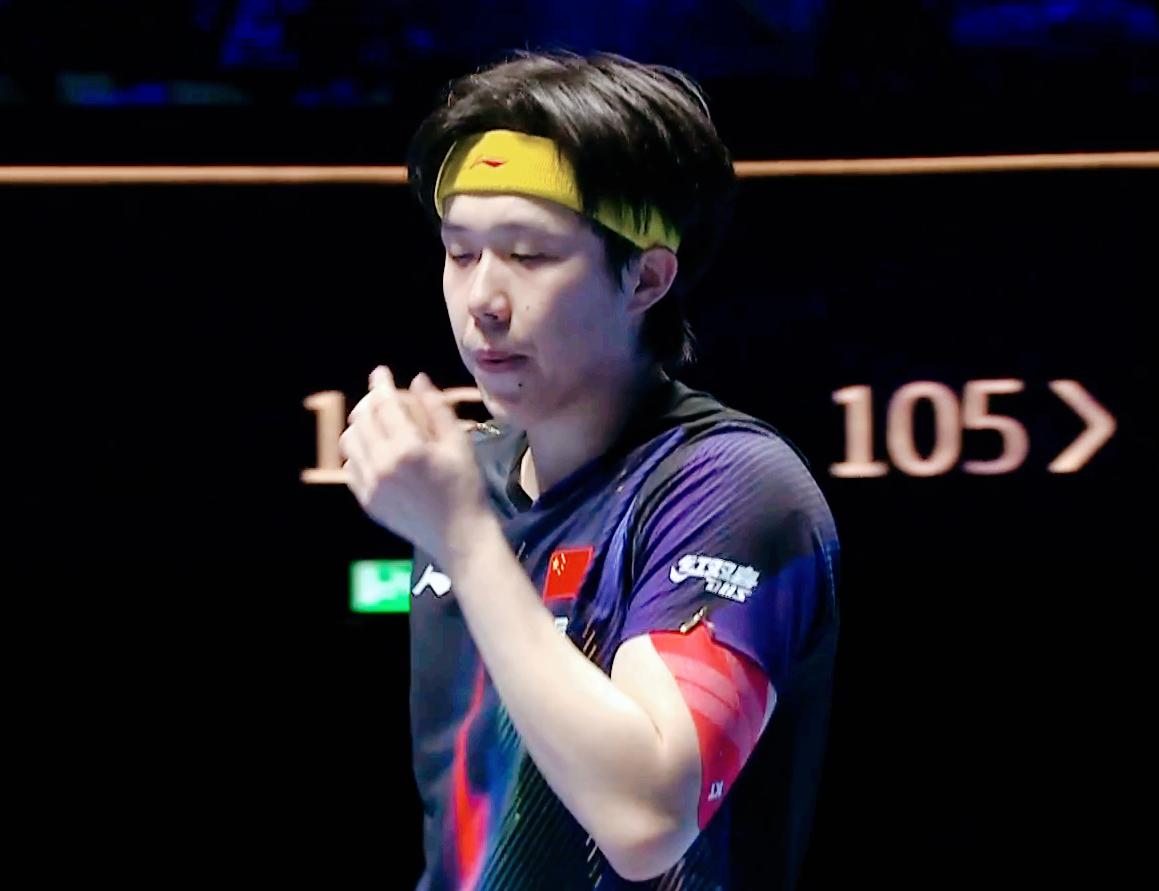 我去！达科4个运气球，王楚钦危险了！

第一局
王楚钦11:4碾压达科。

第二