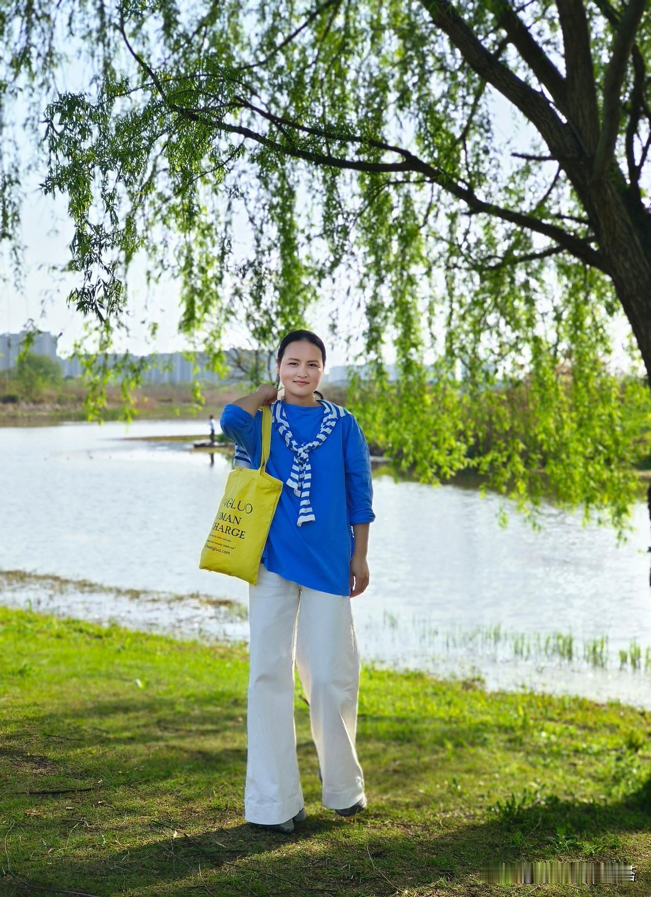 普通人也能当穿搭博主？宝妈的逆袭，从一套衣服开始
 
总觉得穿搭博主遥不可及？其