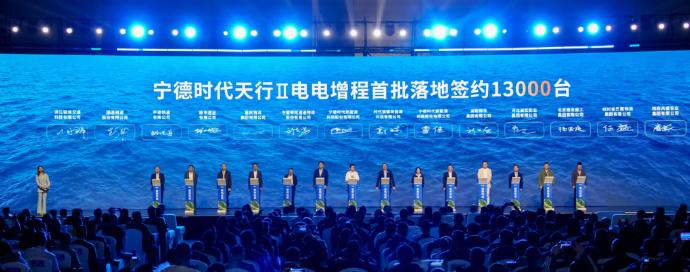 换电大战：宁德时代重卡换电 + 华为奕境换电，同时开打
这几天换电领域很热闹：