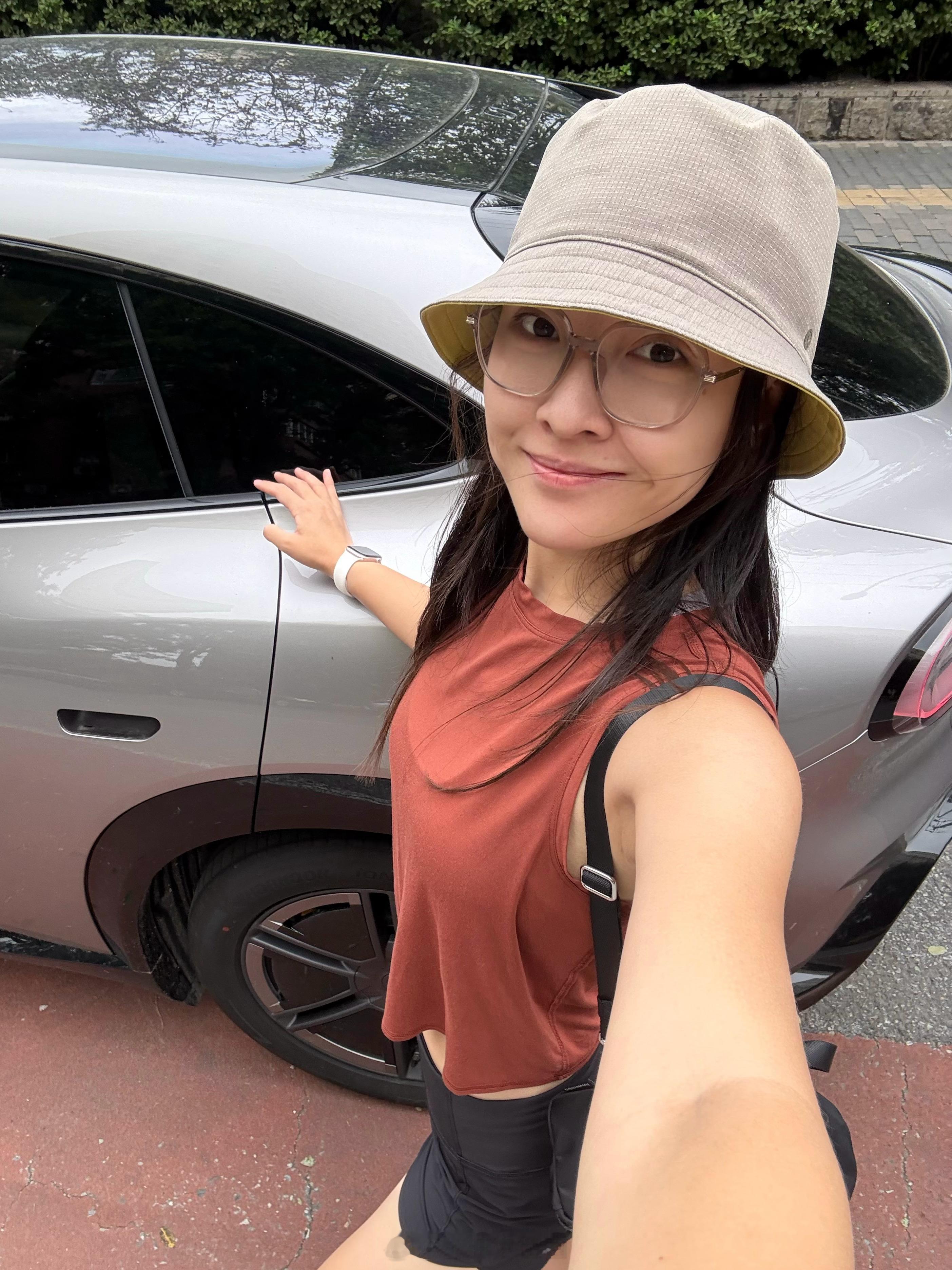 今天是跑步日，刚出门我怎么看着有点儿风起云涌那架势了呢，这枚奖章我今天高低得拿下