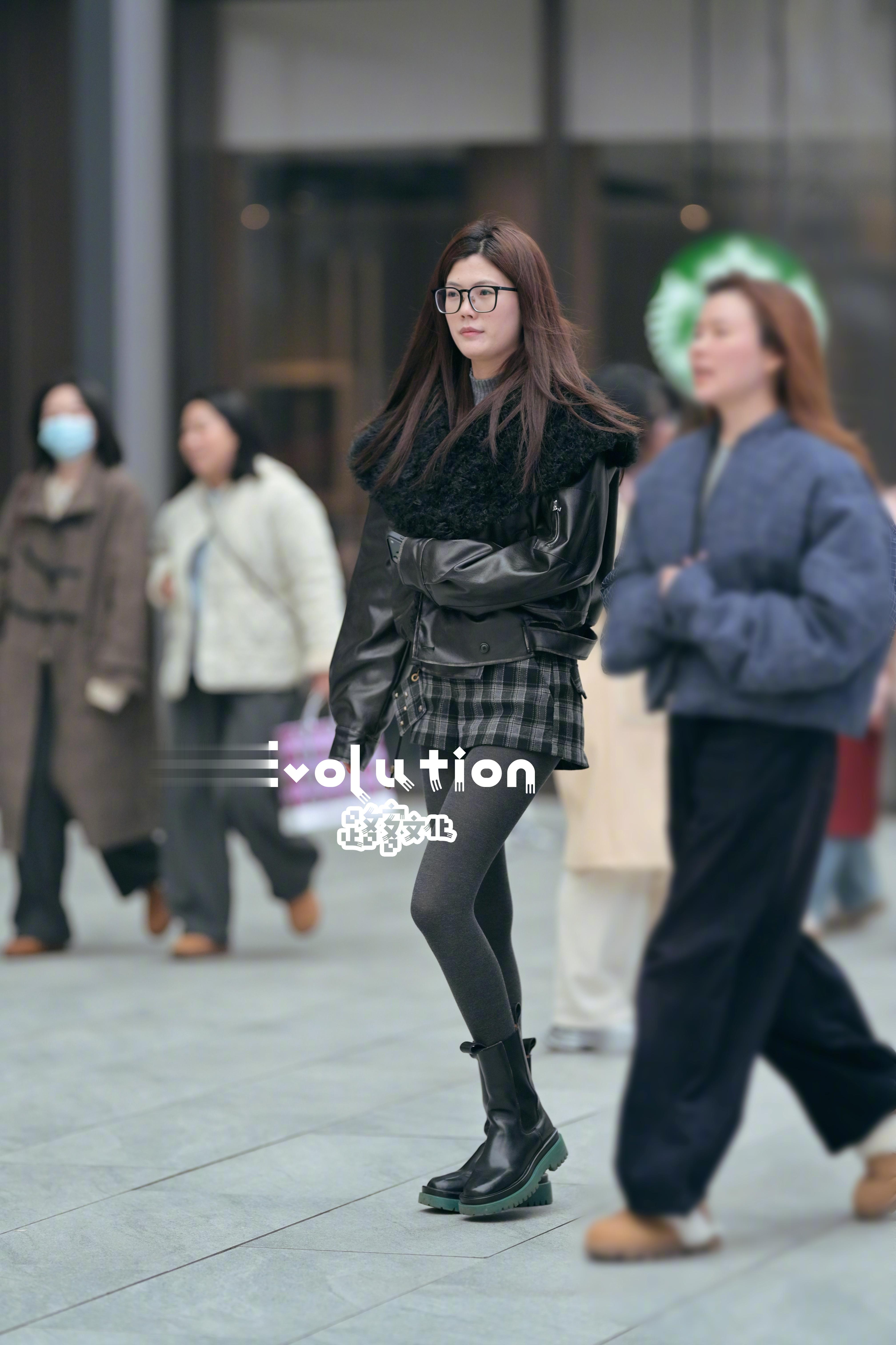 大高个 戴黑框眼镜 长头发小姐姐 我是毫无抵抗力 