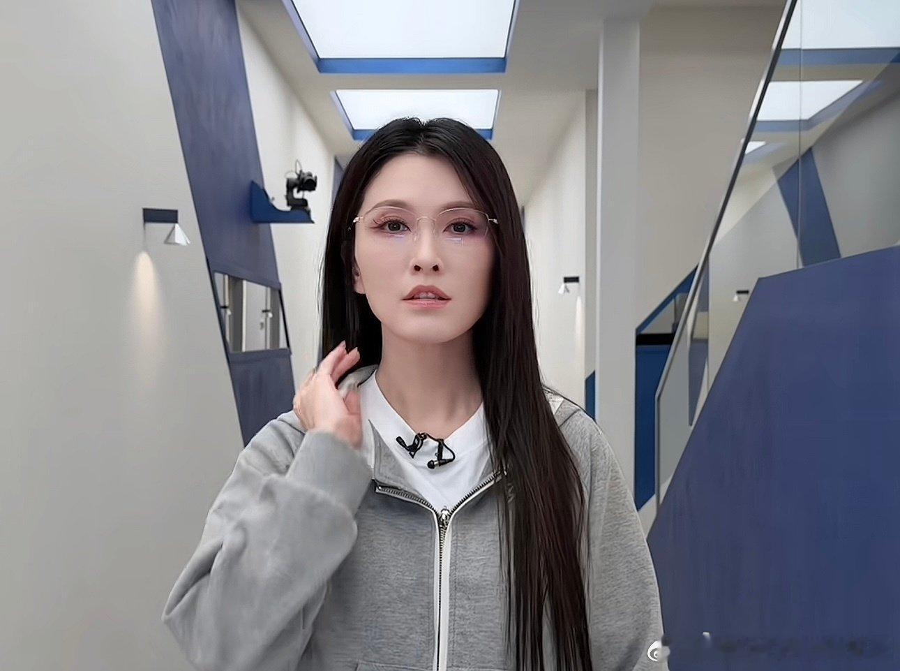 徐洁儿回应王俊凯当送考人乘风2026 徐洁儿直言王俊凯给了很大力量，多年情谊双向