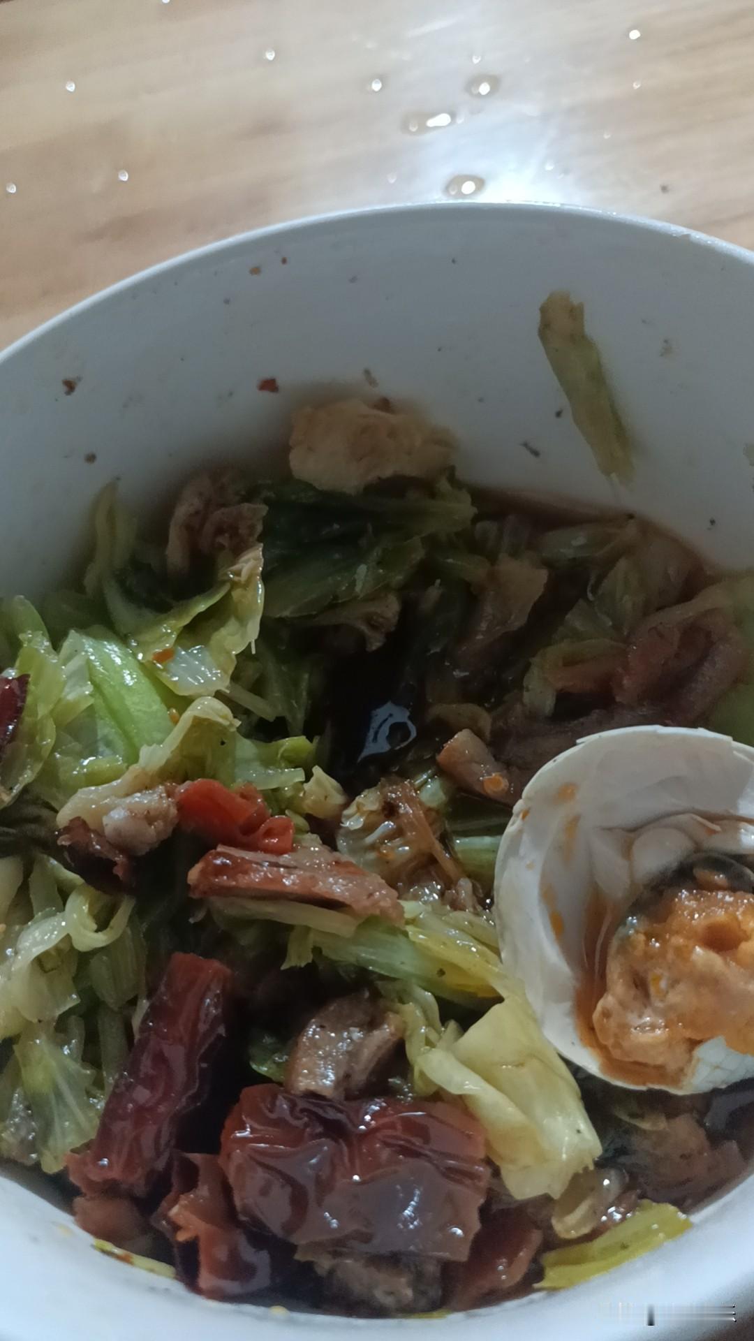 幸福就是身边那些热乎乎的念叨
 
我算是发现了，幸福这玩意儿真不用找多远，就藏在