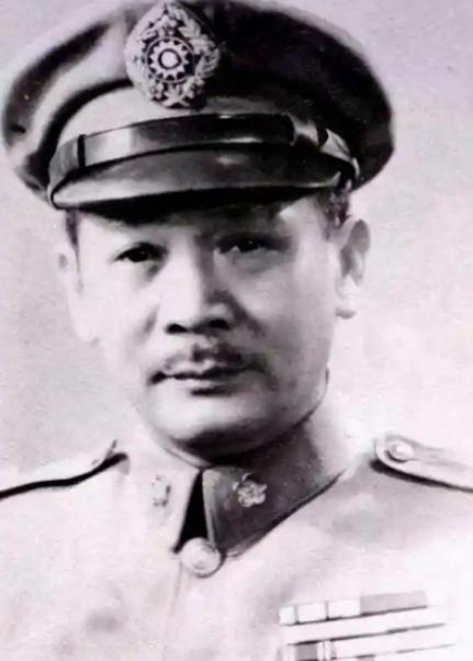 1941年，皖南事变后，全国12个战区司令都签了反共通电，就他一个人拒绝了，蒋介