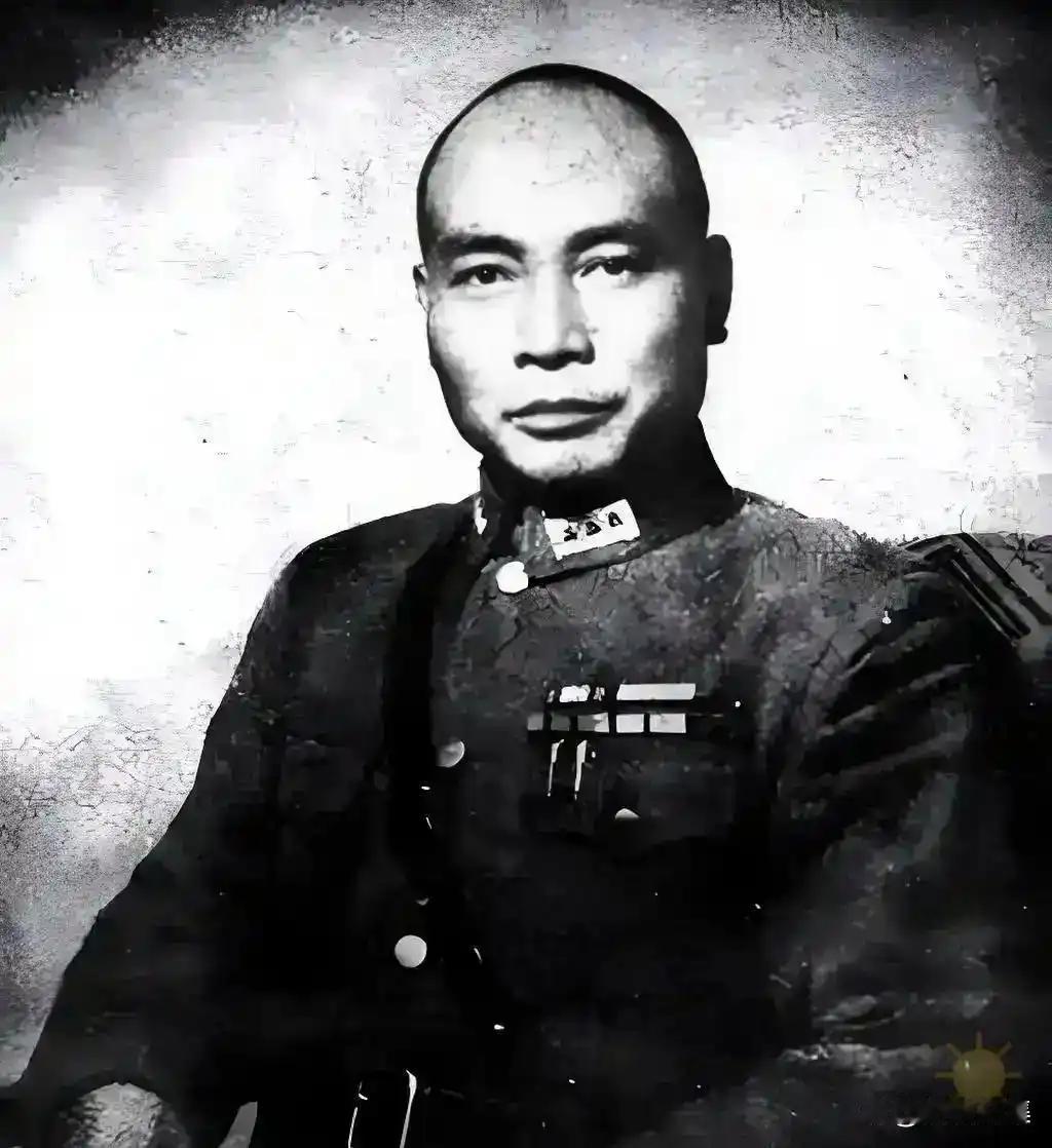 汤恩伯对蒋介石太死忠了，太愚忠了，有点太老实了，他死心塌地跟着蒋介石做坏事，他也