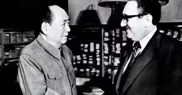基辛格先后见过毛主席五次，晚年时他回忆道：“毛主席这样的伟人根本就是任何人都无法