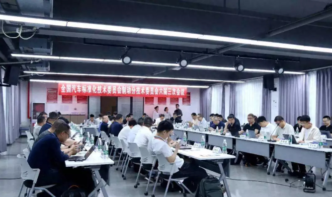 5月26日，由东风汽车牵头制定的乘用车底盘领域首个强制国标全票通过审核，将为国内