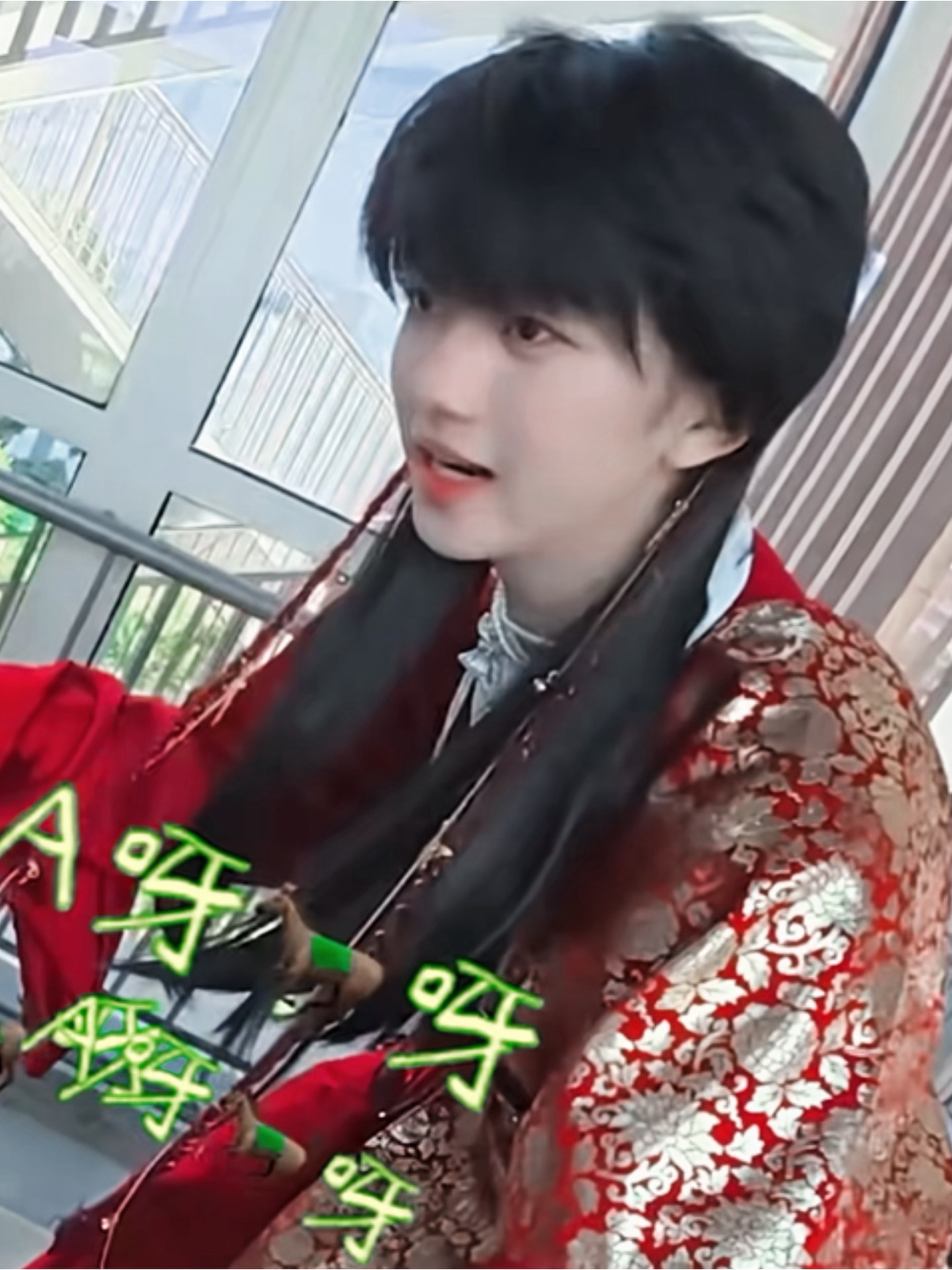 宝子你顶着一张俊脸发出什么动静🤣 