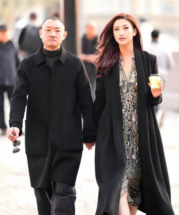 想过汪雨会结婚，也想过他会找一个年纪轻的小美女，但是没想到的是，汪雨找了一个比自