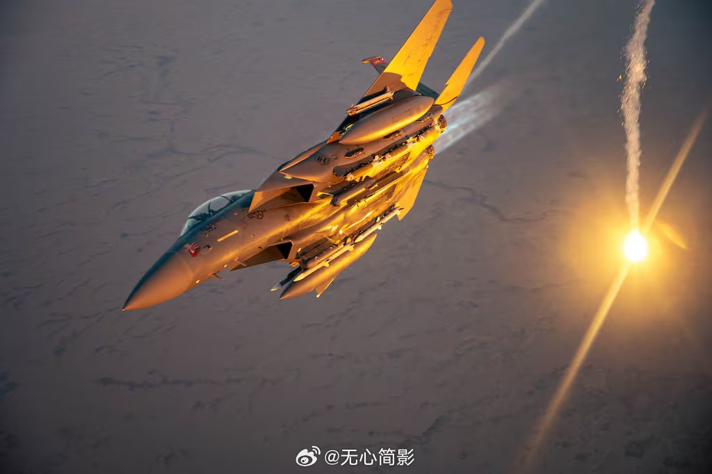 网上多个消息源称，一架美国空军 F-15E 攻击鹰战斗机，于周三凌晨在对伊朗西南