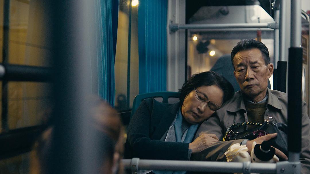 《再团圆》上映第二天，票房刚过5万。购票平台打开要下滑好几下才能找到。想过票房不