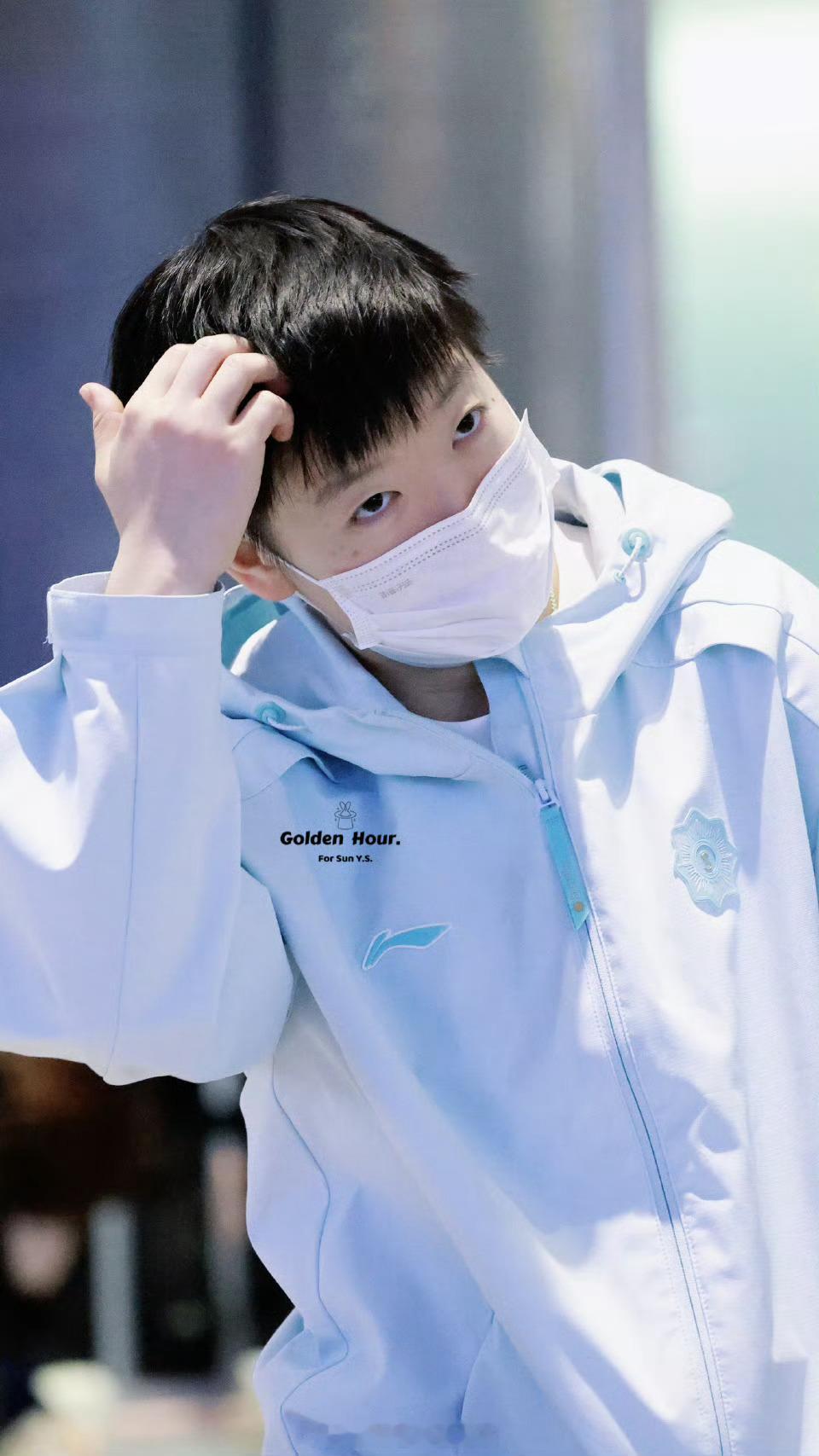 孙颖莎睡眼朦胧这么可爱的小莎，谁能不爱呢