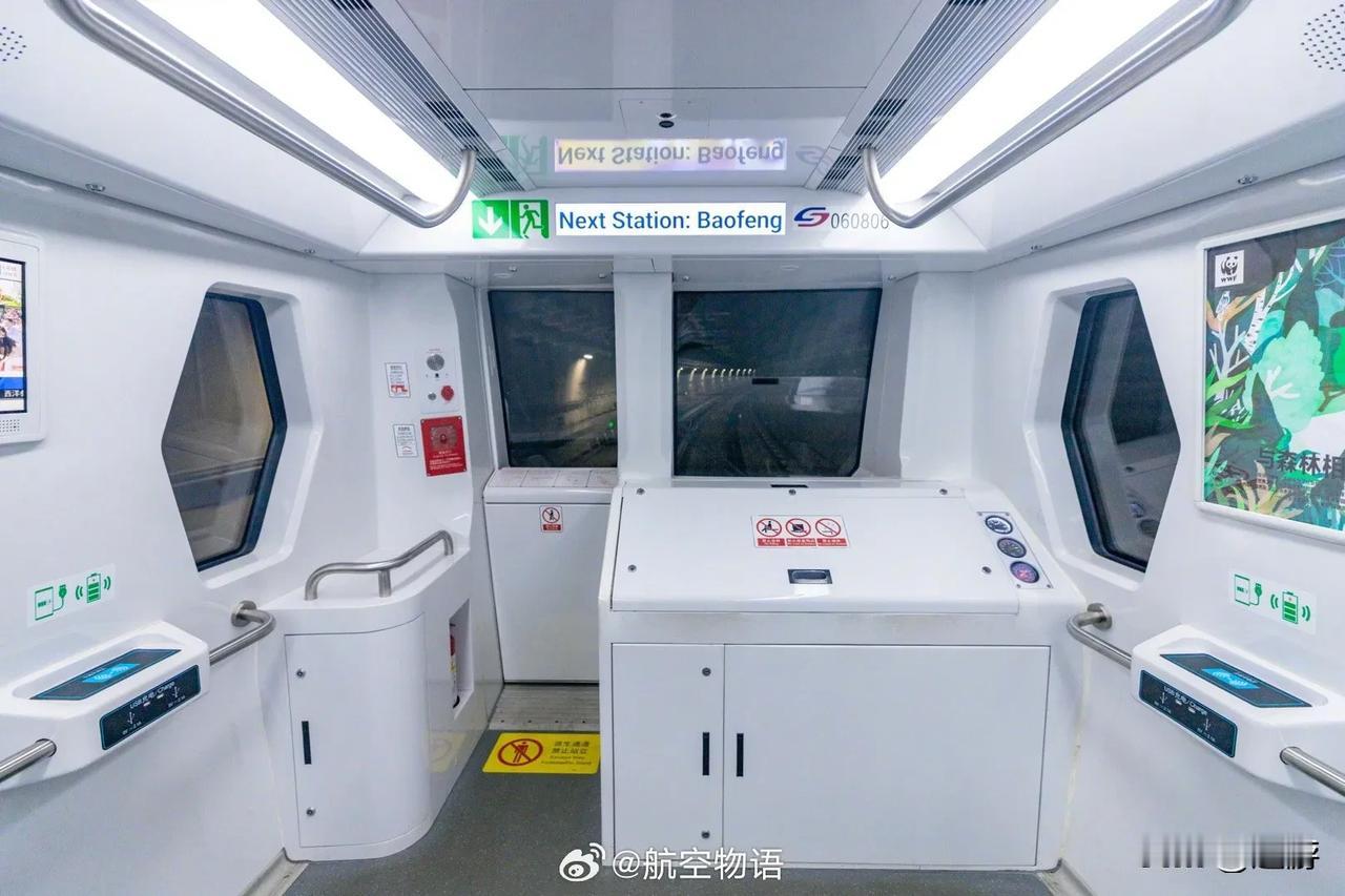 喜欢苏州地铁对城市文化的展示，不光是众多特色站里有精美的设计，甚至现在车里都有清